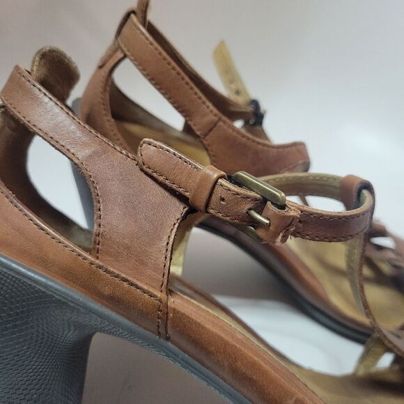 Ecco Brown Leather T-Strap Heeled Sandals - Picture 2 of 14